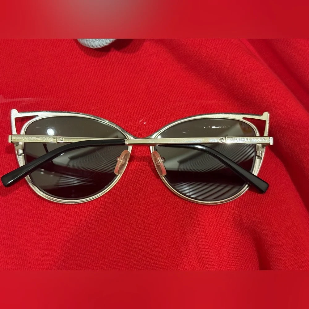 Michael Kors Silver Frame cats eye Sunglasses with White Case - Picture 5 of 8